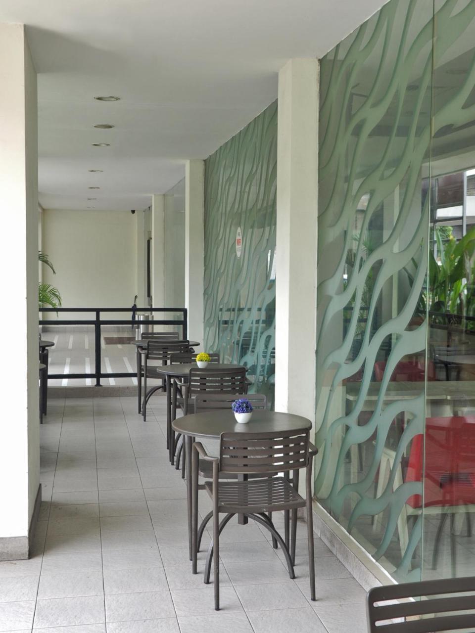 D'Primahotel Itc Mangga Dua Jacarta Exterior foto